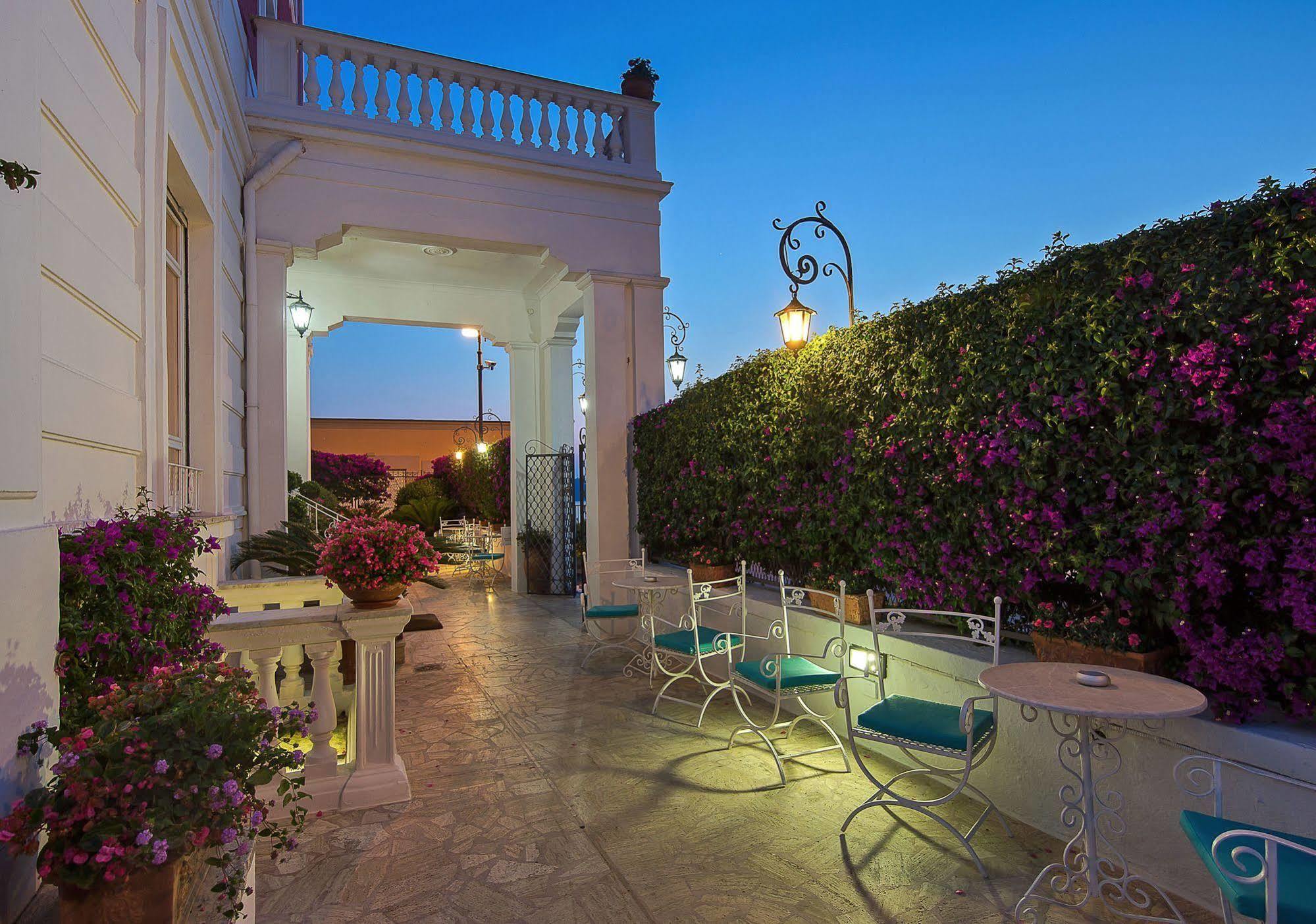 Hotel Villa Garden Сант'Анджелло Экстерьер фото